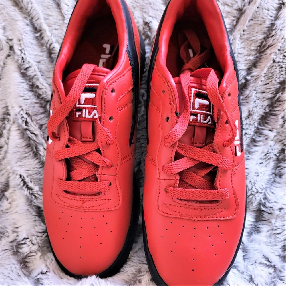 NEW shoes Youth 6 Women 8 Fila tennis Court athletic Samba Red 91175